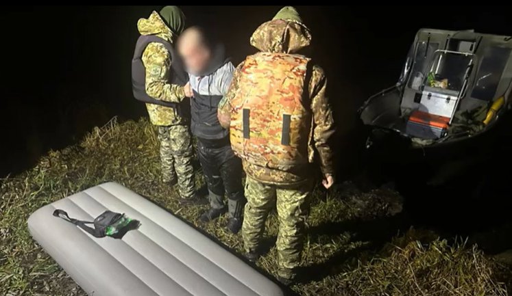 Намагався переплисти Дністер на надувному матраці: на кордоні з Молдовою затримано чоловіка, - ДПСУ. ВIДЕО