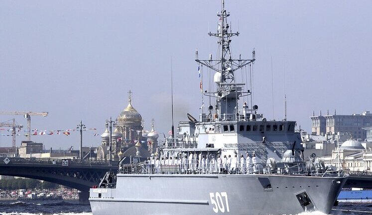 Russian minesweeper "Alexander Obukhov" is put out of action, engine is damaged - DIU. VIDEO
