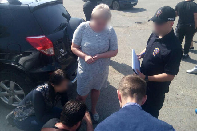 Голову сільради в Одеській області спіймали на отриманні відкатів 02