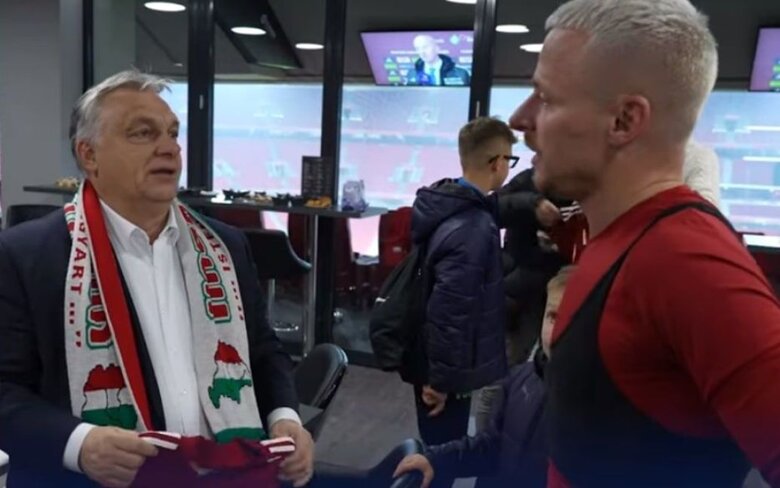Прем’єр Угорщини Орбан вбрався в шарф з картою Угорщини з українськими територіями 03