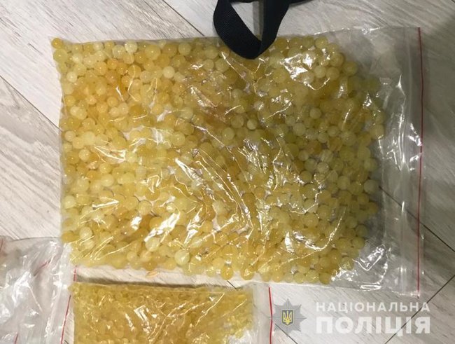 Злочинну групу, яка налагодила переробку бурштину та відправку його в ОАЕ, ліквідовано на Волині, - Нацполіція 01