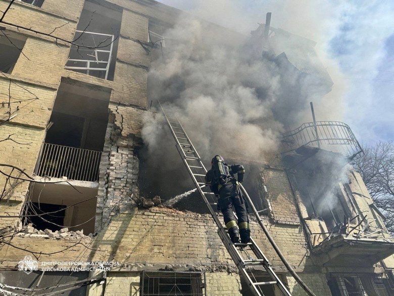 РФ вдарила по будинку в Дніпрі: що відомо?