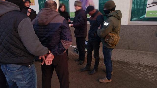 Співробітника поліції Львівщини затримано за вимагання 500 дол., - СБУ 01 Співробітника поліції Львівщини затримано за вимагання 500 дол., - СБУ 01