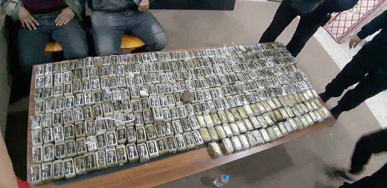 Более 300 упаковок гашиша с изображением Путина было обнаружено на берегу моря в Ливии 04
