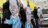 "Давай, до свидания!": под Кабмином запустила в небо Азарова и Тигипко. ФОТОрепортаж (Обновлено)