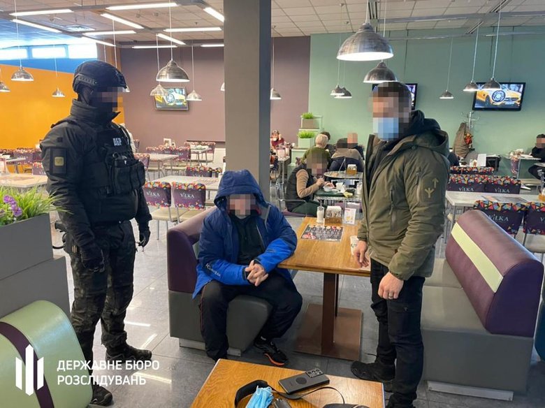 Двое харьковских адвокатов за $15 тыс. обещали мужчине трудоустроить его в ГБР: теперь им светит до 8 лет тюрьмы 04