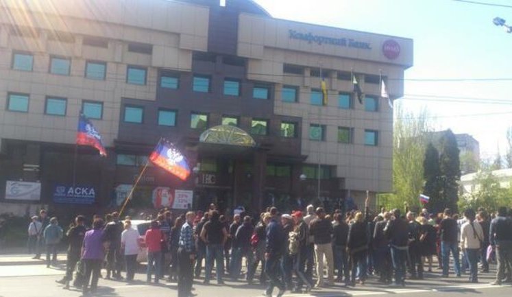 Сепаратисты в Донецке заняли здание областной ТРК. ФОТО