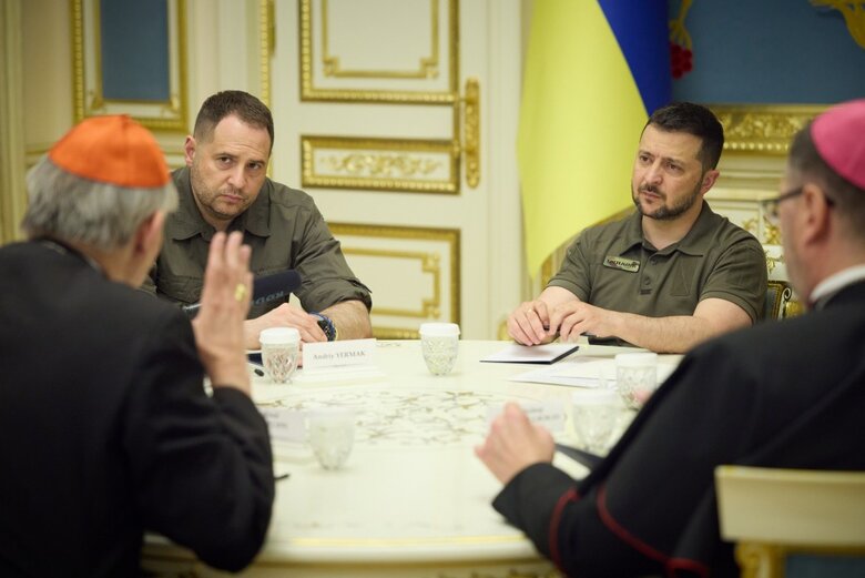 Зеленский и спецпредставитель Папы Дзуппи обсудили украинскую формулу мира 01