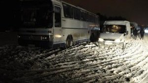 На Львовщине в снеговых заносах застряли дети из Беларуси и австрийские туристы. ФОТОрепортаж