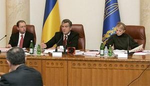 У Ющенко, Тимошенко и Яценюка упал позитивный рейтинг, - опрос