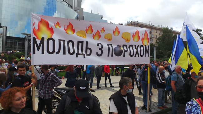 Досить терору: под Печерским судом Киева проходит акция в поддержку Порошенко 06