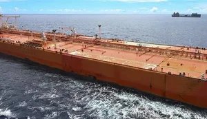 США перехватили подсанкционный танкер Tifani без флага, перевозивший иранскую нефть. ФОТО