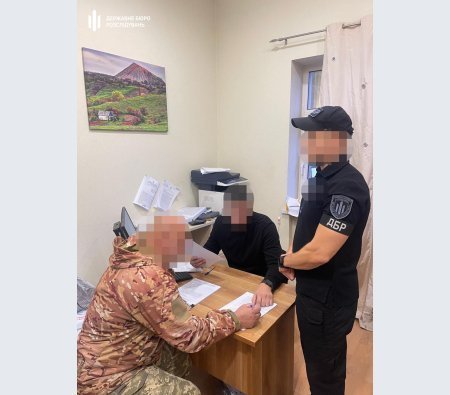 ДБР повідомило про підозру двом посадовцям частини