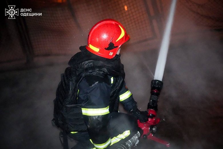 Ночью российские ударные беспилотники атаковали Одессу и область, целясь по инфраструктуре.