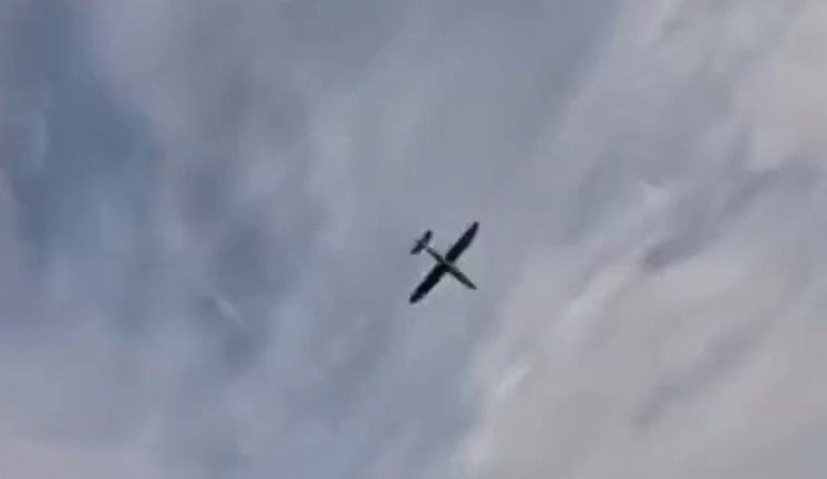 Рашист снял на видео момент удара дрона "Hornet" по российской "Ниве": "Опять Нива нах#й". ВИДЕО
