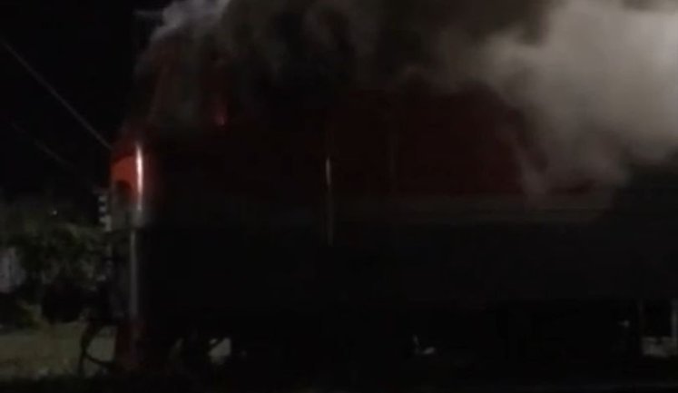 Горящая вражеская логистика: движение сопротивления "Свобода России" сожгло десятки локомотивов в РФ. ВИДЕО