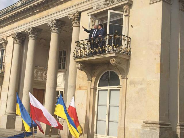 Клімкін і Ващиковський вважають акти вандалізму проти місць памяті частиною гібридної війни РФ 02