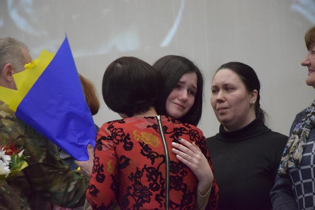 Мама загиблого бійця 90-го батальйону кіборга Максима Ридзанича Світлана: Він сказав: Я йду на війну. Синочку, у тебе ж троє дітей! - Тому і йду 12