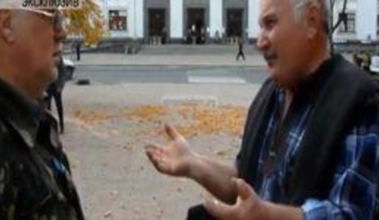 "Избили, забрали 62 тысячи, женское пальто, тельняшку и бутылку водки", - боевики ЛНР ограбили фермера, который им помогал. ВИДЕО