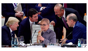 "Зубожіння" світового масштабу. Хот-дог Юлії Тимошенко в ФОТОжабах