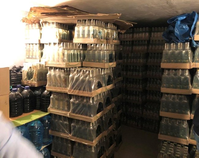 Масове підпільне виробництво фальсифікованого алкоголю, організоване під прикриттям СТО ліквідовано на Тернопільщині. Вартість вилученого - 9 млн 11