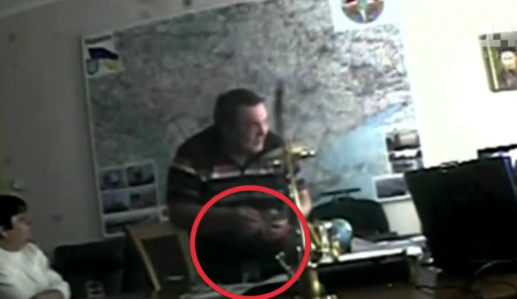 "Я привіз "полтинник": Луценко оприлюднив оперативне відео, як судді намагаються дати хабар Холодницькому. ВIДЕО