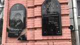 В Запорожье вандалы облили краской мемориальную доску погибшим во время Голодомора детям. ФОТО
