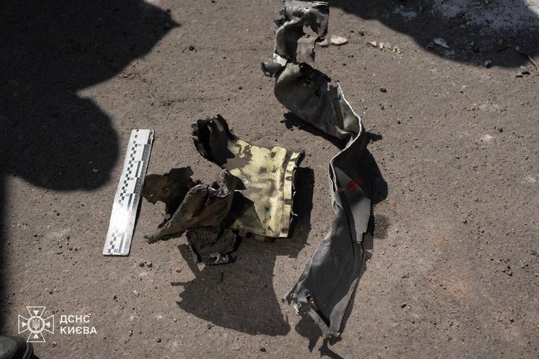 Під завалами будинку в Києві можуть бути ще щонайменше 20 людей