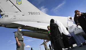 Военные, разведчики и дипломаты провели блестящую работу, - Зеленский об эвакуации людей из Афганистана. ФОТОрепортаж