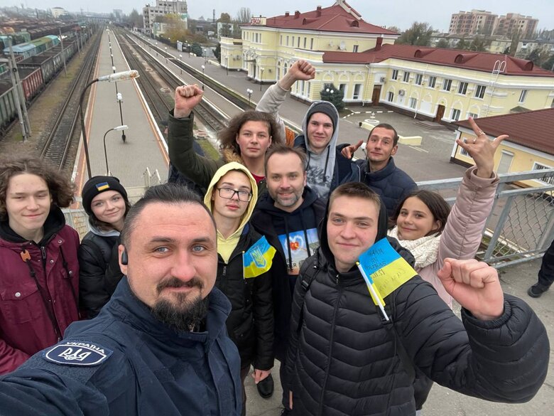 Вокзал на місці, люди чекають, - Укрзалізниця анонсувала запуск потягів у Херсон 03 Вокзал на місці, люди чекають, - Укрзалізниця анонсувала запуск потягів у Херсон 03