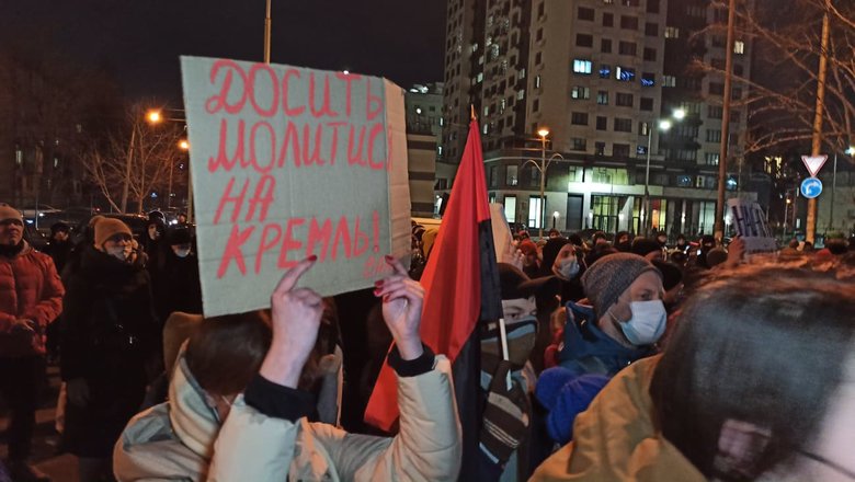 Біля телеканалу НАШ в Києві відбулась акція Вимкніть зброю Росії з вимогою санкцій проти Мураєва 04