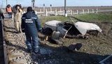 У Запорізькій області поїзд зніс "копійку", що не встигла "проскочити" переїзд, водій і пасажир дивом вижили. ФОТО