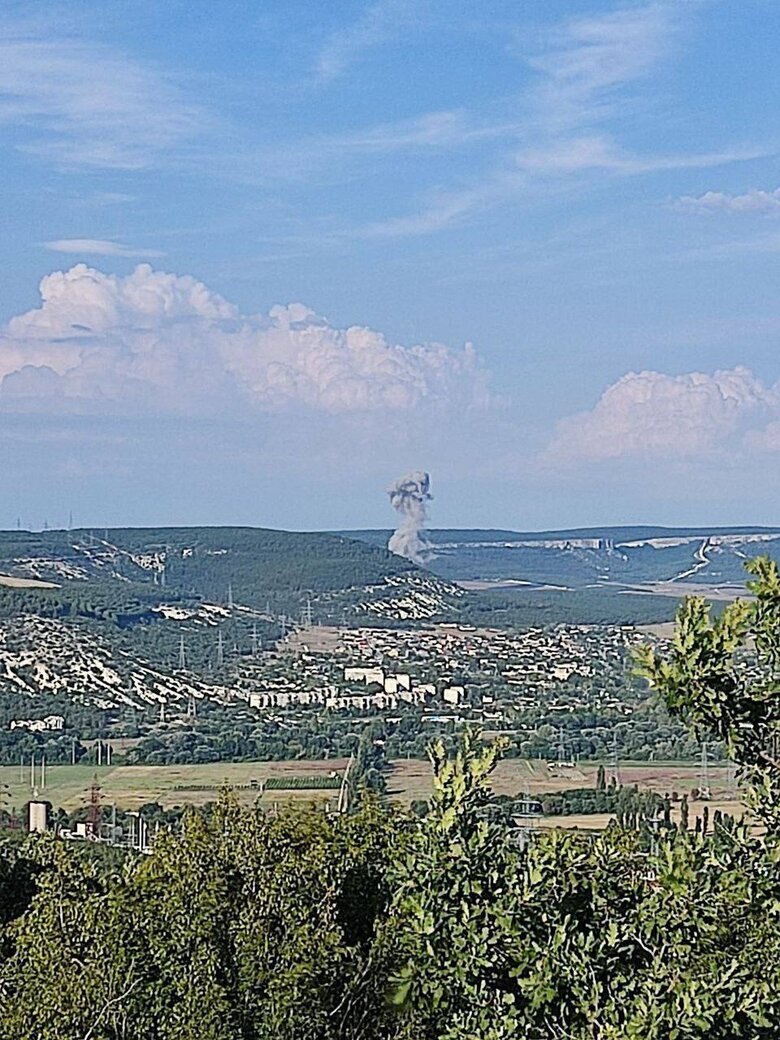 Explosion in occupied Sevastopol 01