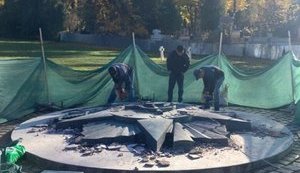 Радянську зірку демонтували на Марсовому полі у Львові