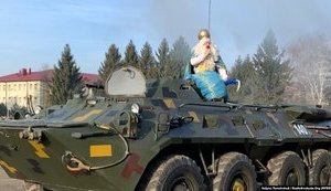 "Святой Николай" приехал ко львовским военным на БТР. ФОТО