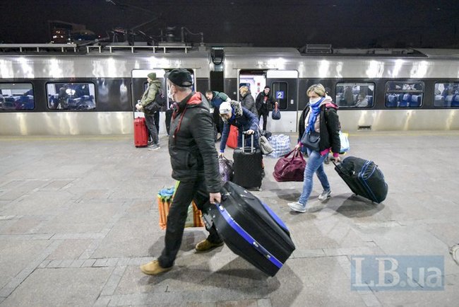 Из Польши прибыли еще два поезда с украинцами 08