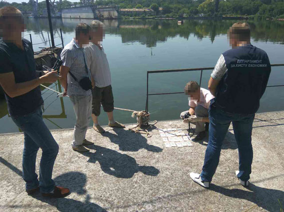 Чиновник Держрибагентства в Миколаєві займався вимаганням, - поліція 01