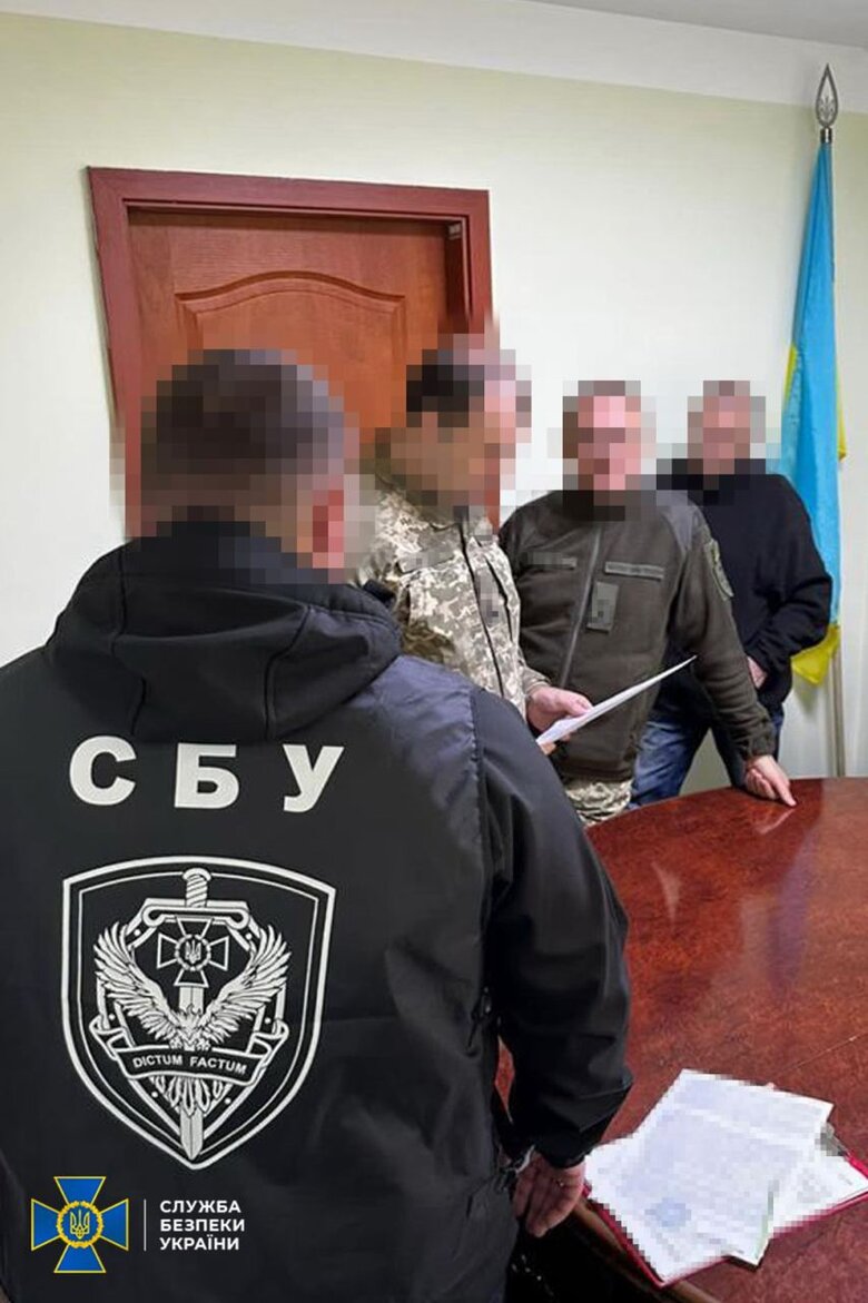 Викрито нові схеми для ухилянтів: серед фігурантів - двоє військкоматівців та очільниця ВЛК, які створили злочинну організацію, - СБУ 03