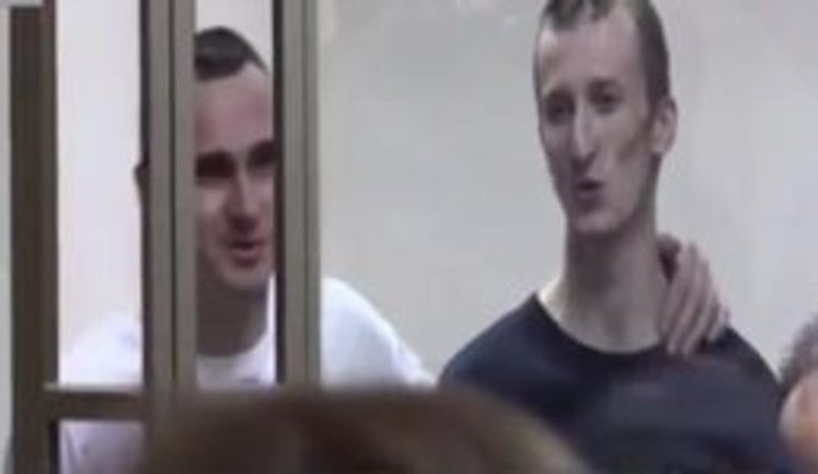 Несколько бесстрашных россиян вышло на пикет в поддержку Сенцова и Кольченко. ВИДЕО