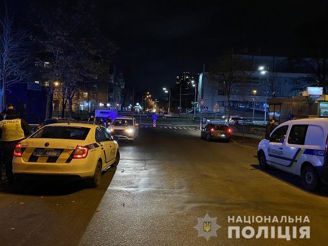 Пьяный иностранец выбежал на проезжую часть, поссорился с водителем и ударил его ножом в живот, - полиция Киева 01