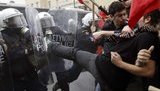 В Греции началась уличная война "студенты против полиции" ФОТОрепортаж