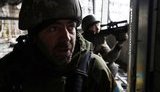 "Я снова оказался в Авдеевке. Бои здесь происходят очень близко – враг подходит на расстояние пятьдесят-семьдесят метров. И применяется все, что можно", - Виталий Юрчук