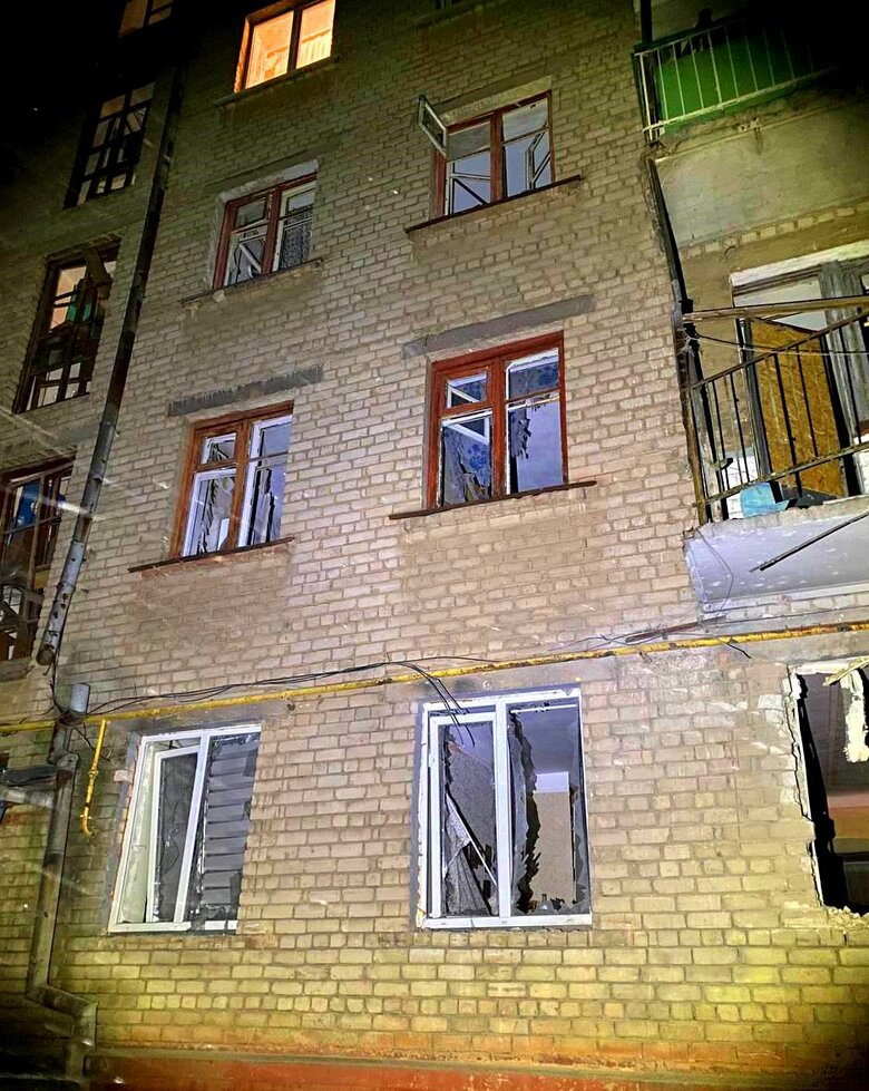 Сутки на Херсонщине: враг бил из артиллерии и РСЗО, повреждены дома, магазины и кладбище, есть раненые 04