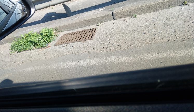 Золовідвал на Позняках: шкідливий для здоров'я золошлак із Дарницької ТЕС перевозять у відкритих самоскидах через весь Київ. ФОТО