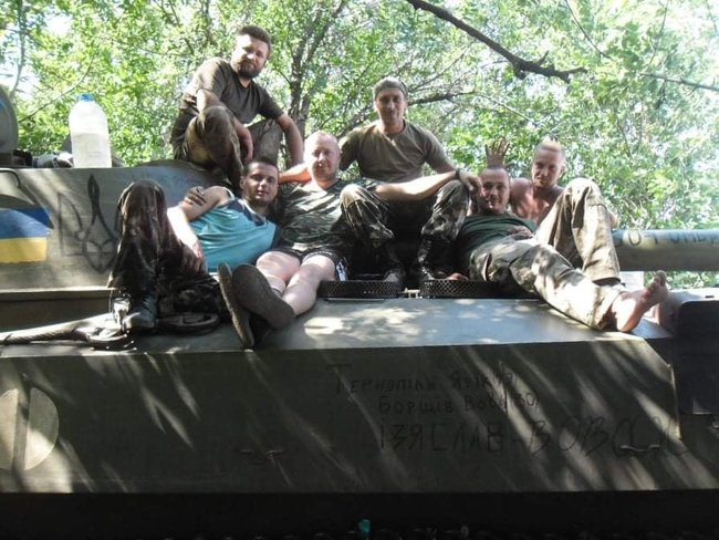 Артилерист Максим Баглєй: Розповіді, що от коли прийдуть до мене додому, тоді я буду воювати, я не сприймаю. Коли вони прийдуть аж додому, ти отримаєш кулю в живіт... Тому краще їх зупиняти десь там 03