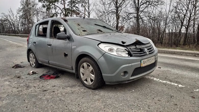 Різня в Бучі: машину прошило кулями, ніби вона паперова, жінці відірвало голову 01