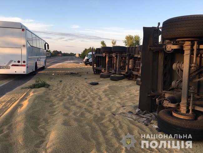 В результате столкновения двух грузовиков в Одесской области погибли три человека 02