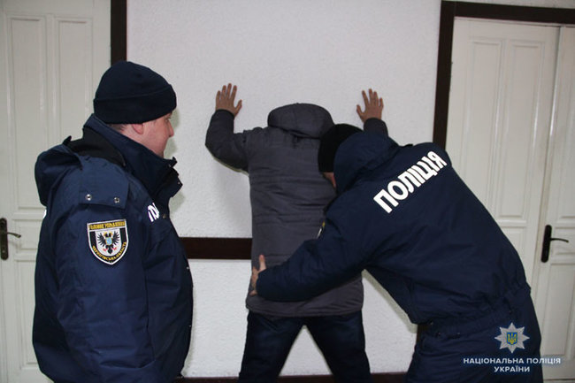 Поліція Чернігівщини затримала частину великої злодійської групи, яка грабувала елітні маєтки в кількох областях 01
