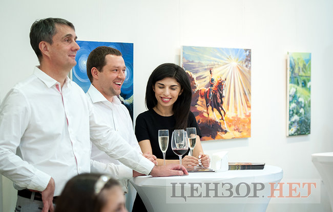 Чорновол представила выставку собственных картин 15
