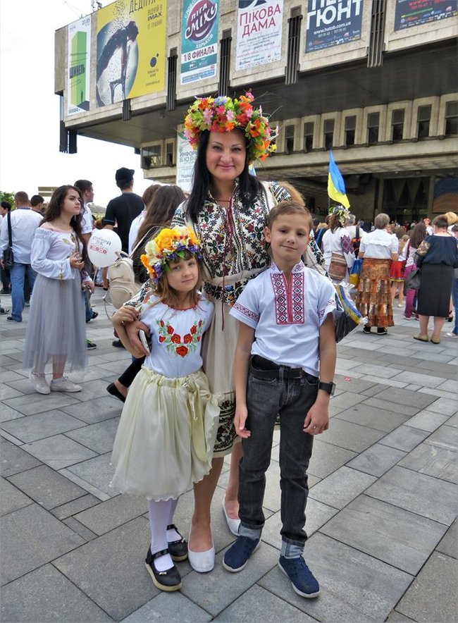 Кулеметниця Яна Червона: До підписання контракту мене підштовхнув один айдарівець, сказавши: Вам, волонтерам, класно: приїхали, переночували та поїхали. А ви посидіть тут… 06